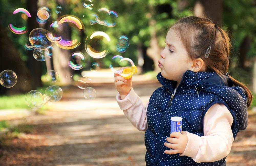 Jak wspomóc dziecko w nauce chodzenia?